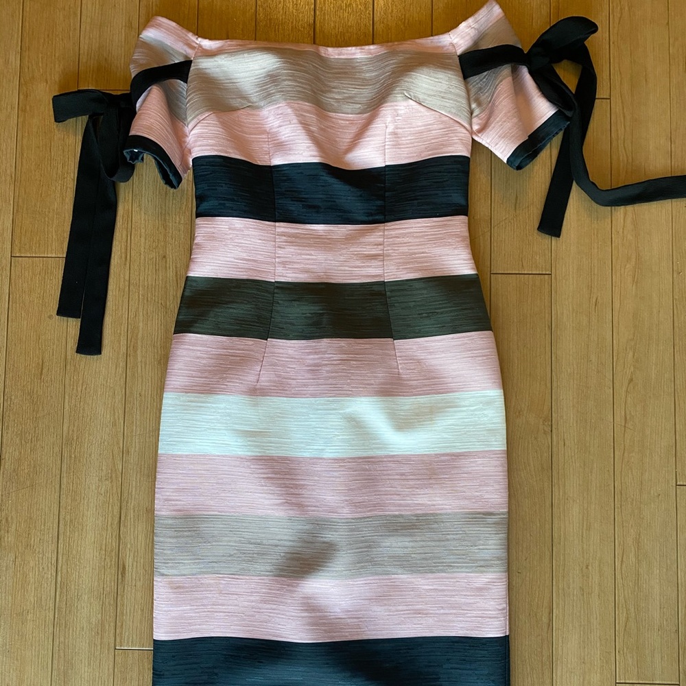 Amazing striped dress with beautiful tie sleeves!